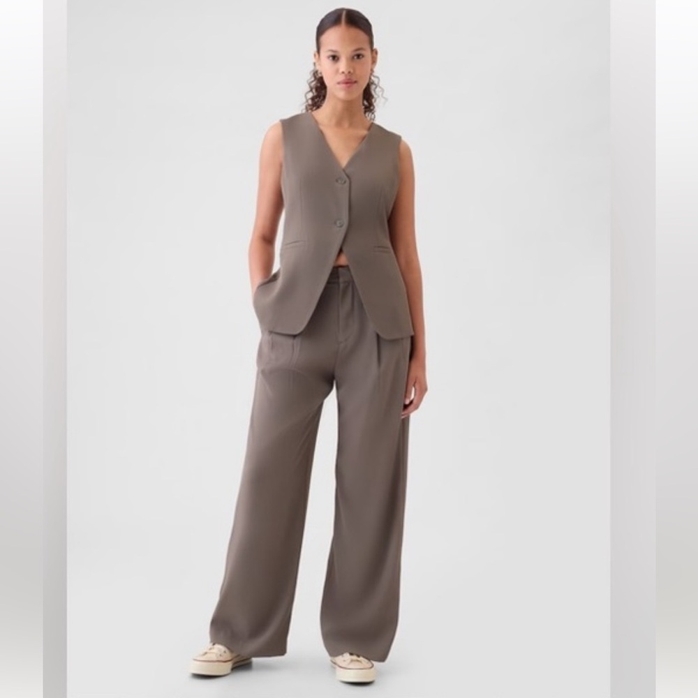 Gap 365 High Rise Pleated Trousers